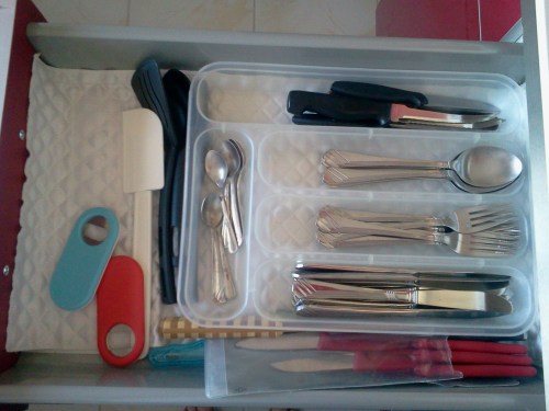 yemek kaşıkları ve keskin bıçaklar